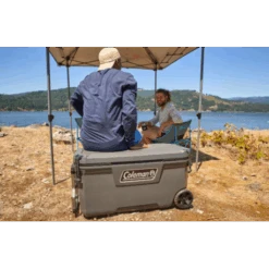 Ghiacciaia Coleman Convoy 100 Qt Wheeled 12 Ghiacciaia Coleman Convoy 100 Qt Wheeled -Vendite Lando Sport ghiacciaia coleman convoy 100 qt wheleed mantenimento cibo bevande fredde fino a 5 giorni 97 litri antibatterico 2213849 5